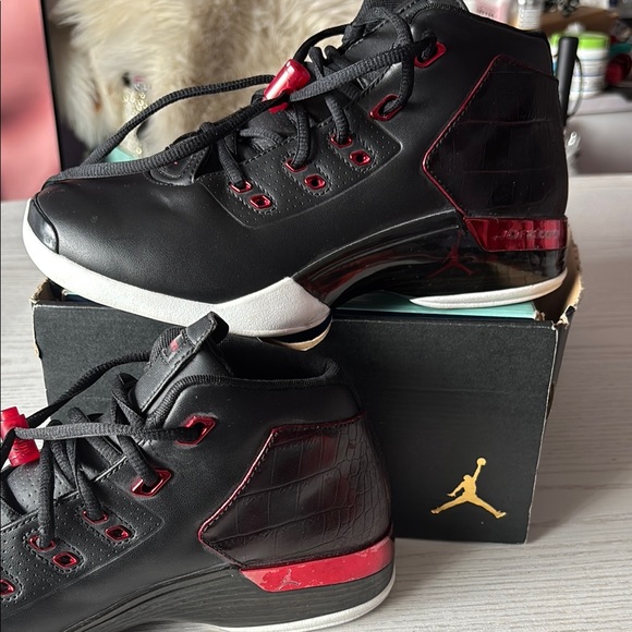 Air Jordan 17 Retro Sneakers - Picture 4 of 14